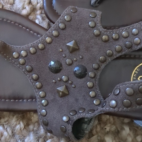 B C B G  Gunmetal Studded Suede Sandals  Zip Back 7.5 nwot - Picture 7 of 8